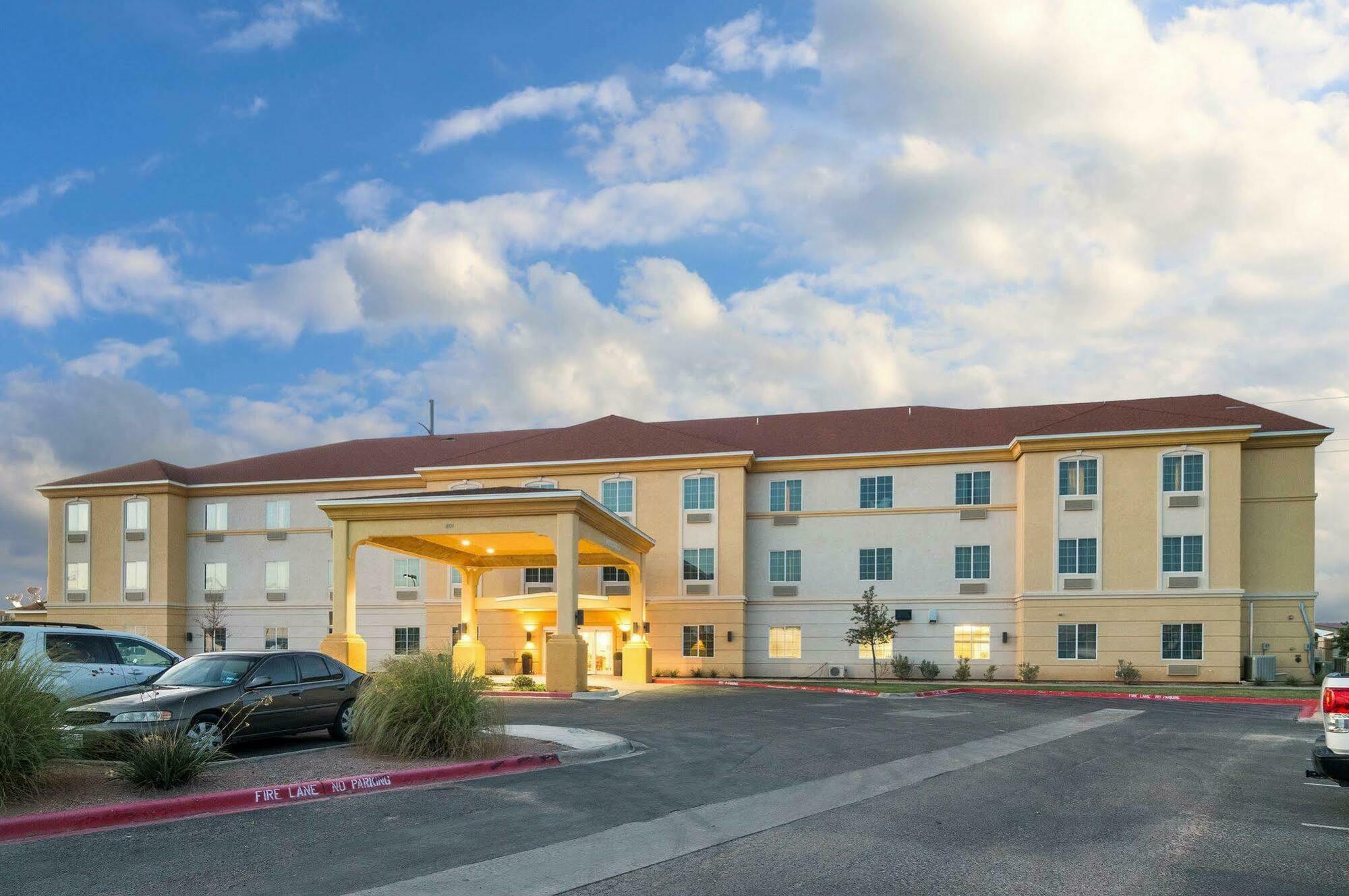 Comfort Inn&Suites Odessa Extérieur photo